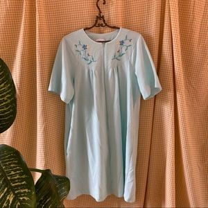 Vintage Nightgown with embroidery 🌸